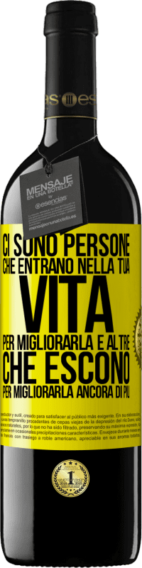 39,95 € Spedizione Gratuita | Vino rosso Edizione RED MBE Riserva Ci sono persone che entrano nella tua vita per migliorarla e altre che escono per migliorarla ancora di più Etichetta Gialla. Etichetta personalizzabile Riserva 12 Mesi Raccogliere 2015 Tempranillo