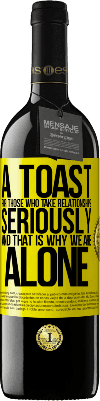 39,95 € 免费送货 | 红酒 RED版 MBE 预订 为认真对待人际关系的人敬酒，这就是为什么我们一个人 黄色标签. 可自定义的标签 预订 12 个月 收成 2016 Tempranillo
