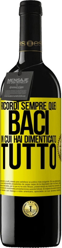 39,95 € Spedizione Gratuita | Vino rosso Edizione RED MBE Riserva Ricordi sempre quei baci in cui hai dimenticato tutto Etichetta Gialla. Etichetta personalizzabile Riserva 12 Mesi Raccogliere 2015 Tempranillo