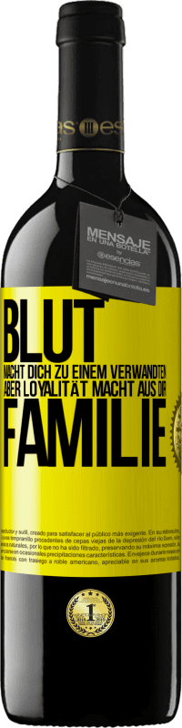 39,95 € Kostenloser Versand | Rotwein RED Ausgabe MBE Reserve Blut macht dich zu einem Verwandten, aber Loyalität macht aus dir Familie Gelbes Etikett. Anpassbares Etikett Reserve 12 Monate Ernte 2016 Tempranillo
