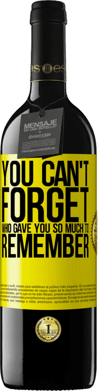 39,95 € Free Shipping | Red Wine RED Edition MBE Reserve You can't forget who gave you so much to remember Yellow Label. Customizable label Reserve 12 Months Harvest 2015 Tempranillo