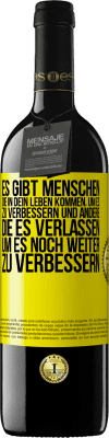 39,95 € Kostenloser Versand | Rotwein RED Ausgabe MBE Reserve Es gibt Menschen, die in dein Leben kommen, um es zu verbessern und andere, die es verlassen, um es noch weiter zu verbessern Gelbes Etikett. Anpassbares Etikett Reserve 12 Monate Ernte 2014 Tempranillo