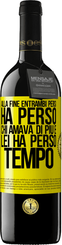 39,95 € Spedizione Gratuita | Vino rosso Edizione RED MBE Riserva Alla fine, entrambi persi. Ha perso chi amava di più e lei ha perso tempo Etichetta Gialla. Etichetta personalizzabile Riserva 12 Mesi Raccogliere 2015 Tempranillo