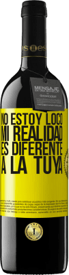 39,95 € Envío gratis | Vino Tinto Edición RED MBE Reserva No estoy loco, mi realidad es diferente a la tuya Etiqueta Amarilla. Etiqueta personalizable Reserva 12 Meses Cosecha 2016 Tempranillo