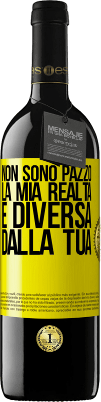 39,95 € Spedizione Gratuita | Vino rosso Edizione RED MBE Riserva Non sono pazzo, la mia realtà è diversa dalla tua Etichetta Gialla. Etichetta personalizzabile Riserva 12 Mesi Raccogliere 2015 Tempranillo