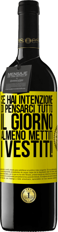 39,95 € Spedizione Gratuita | Vino rosso Edizione RED MBE Riserva Se hai intenzione di pensarci tutto il giorno, almeno mettiti i vestiti! Etichetta Gialla. Etichetta personalizzabile Riserva 12 Mesi Raccogliere 2015 Tempranillo