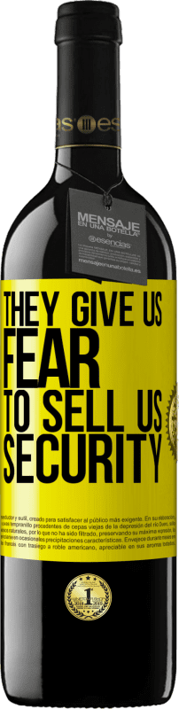 39,95 € 送料無料 | 赤ワイン REDエディション MBE 予約する 彼らは私たちにセキュリティを売る恐怖を与えます 黄色のラベル. カスタマイズ可能なラベル 予約する 12 月 収穫 2014 Tempranillo