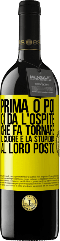 39,95 € Spedizione Gratuita | Vino rosso Edizione RED MBE Riserva Prima o poi ci dà l'ospite che fa tornare il cuore e la stupidità al loro posto Etichetta Gialla. Etichetta personalizzabile Riserva 12 Mesi Raccogliere 2015 Tempranillo