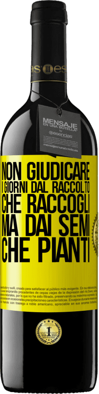 39,95 € Spedizione Gratuita | Vino rosso Edizione RED MBE Riserva Non giudicare i giorni dal raccolto che raccogli, ma dai semi che pianti Etichetta Gialla. Etichetta personalizzabile Riserva 12 Mesi Raccogliere 2015 Tempranillo