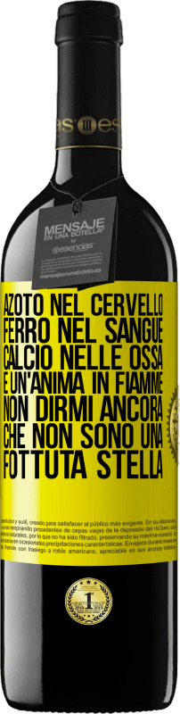 39,95 € Spedizione Gratuita | Vino rosso Edizione RED MBE Riserva Azoto nel cervello, ferro nel sangue, calcio nelle ossa e un'anima in fiamme. Non dirmi ancora che non sono una fottuta Etichetta Gialla. Etichetta personalizzabile Riserva 12 Mesi Raccogliere 2015 Tempranillo