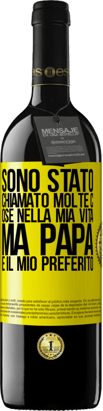 39,95 € Spedizione Gratuita | Vino rosso Edizione RED MBE Riserva Sono stato chiamato molte cose nella mia vita, ma papà è il mio preferito Etichetta Gialla. Etichetta personalizzabile Riserva 12 Mesi Raccogliere 2015 Tempranillo