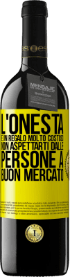 39,95 € Spedizione Gratuita | Vino rosso Edizione RED MBE Riserva L'onestà è un regalo molto costoso. Non aspettarti dalle persone a buon mercato Etichetta Gialla. Etichetta personalizzabile Riserva 12 Mesi Raccogliere 2014 Tempranillo