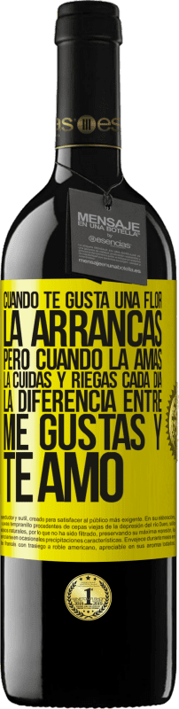 39,95 € Envío gratis | Vino Tinto Edición RED MBE Reserva Cuando te gusta una flor, la arrancas. Pero cuando la amas, la cuidas y riegas cada día. La diferencia entre me gustas Etiqueta Amarilla. Etiqueta personalizable Reserva 12 Meses Cosecha 2015 Tempranillo