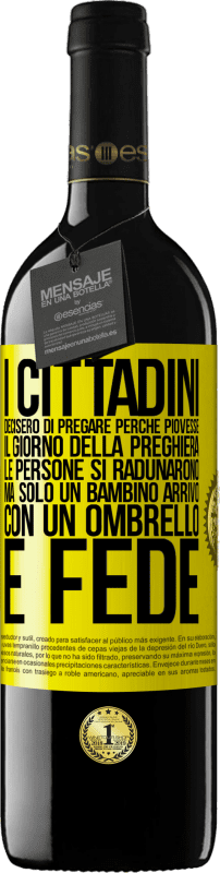 39,95 € Spedizione Gratuita | Vino rosso Edizione RED MBE Riserva I cittadini decisero di pregare perché piovesse. Il giorno della preghiera, le persone si radunarono, ma solo un bambino Etichetta Gialla. Etichetta personalizzabile Riserva 12 Mesi Raccogliere 2015 Tempranillo