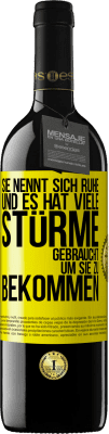 39,95 € Kostenloser Versand | Rotwein RED Ausgabe MBE Reserve Sie nennt sich Ruhe, und es hat viele Stürme gebraucht, um sie zu bekommen Gelbes Etikett. Anpassbares Etikett Reserve 12 Monate Ernte 2016 Tempranillo
