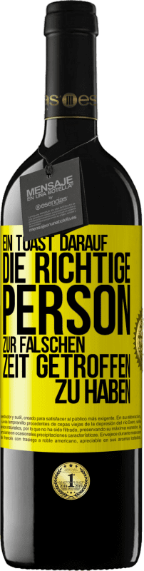 39,95 € Kostenloser Versand | Rotwein RED Ausgabe MBE Reserve Ein Toast darauf, die richtige Person zur falschen Zeit getroffen zu haben Gelbes Etikett. Anpassbares Etikett Reserve 12 Monate Ernte 2016 Tempranillo