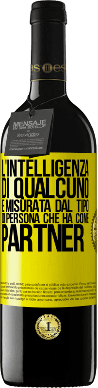 39,95 € Spedizione Gratuita | Vino rosso Edizione RED MBE Riserva L'intelligenza di qualcuno è misurata dal tipo di persona che ha come partner Etichetta Gialla. Etichetta personalizzabile Riserva 12 Mesi Raccogliere 2015 Tempranillo