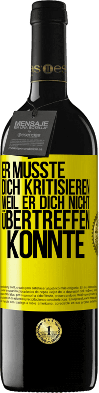 39,95 € Kostenloser Versand | Rotwein RED Ausgabe MBE Reserve Er musste dich kritisieren, weil er dich nicht übertreffen konnte Gelbes Etikett. Anpassbares Etikett Reserve 12 Monate Ernte 2015 Tempranillo