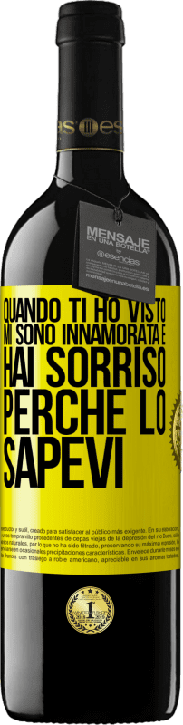 39,95 € Spedizione Gratuita | Vino rosso Edizione RED MBE Riserva Quando ti ho visto, mi sono innamorata e hai sorriso perché lo sapevi Etichetta Gialla. Etichetta personalizzabile Riserva 12 Mesi Raccogliere 2015 Tempranillo