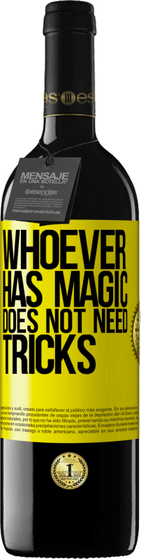 39,95 € 免费送货 | 红酒 RED版 MBE 预订 拥有魔术的人不需要花招 黄色标签. 可自定义的标签 预订 12 个月 收成 2016 Tempranillo