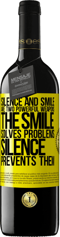 39,95 € 送料無料 | 赤ワイン REDエディション MBE 予約する 沈黙と笑顔は2つの強力な武器です。笑顔は問題を解決し、沈黙はそれらを防ぐ 黄色のラベル. カスタマイズ可能なラベル 予約する 12 月 収穫 2014 Tempranillo