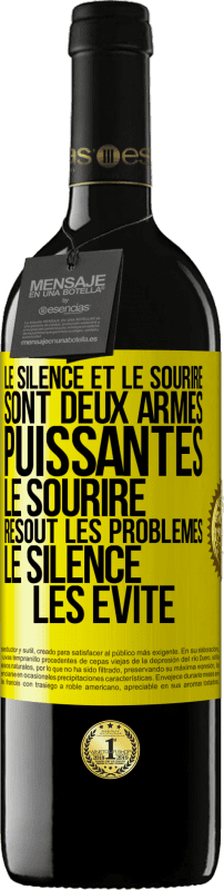 39,95 € Envoi gratuit | Vin rouge Édition RED MBE Réserve Le silence et le sourire sont deux armes puissantes. Le sourire résout les problèmes, le silence les évite Étiquette Jaune. Étiquette personnalisable Réserve 12 Mois Récolte 2015 Tempranillo