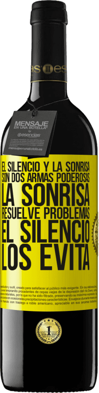 39,95 € Envío gratis | Vino Tinto Edición RED MBE Reserva El silencio y la sonrisa son dos armas poderosas. La sonrisa resuelve problemas, el silencio los evita Etiqueta Amarilla. Etiqueta personalizable Reserva 12 Meses Cosecha 2015 Tempranillo