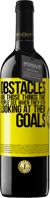 39,95 € 送料無料 | 赤ワイン REDエディション MBE 予約する 障害とは、人々が自分の目標を見ることをやめるときに見るものです 黄色のラベル. カスタマイズ可能なラベル 予約する 12 月 収穫 2016 Tempranillo