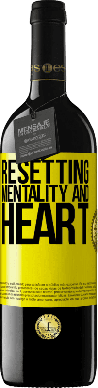 39,95 € Бесплатная доставка | Красное вино Издание RED MBE Бронировать Сброс менталитета и сердца Желтая этикетка. Настраиваемая этикетка Бронировать 12 Месяцы Урожай 2015 Tempranillo