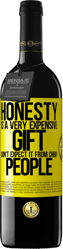 39,95 € 免费送货 | 红酒 RED版 MBE 预订 诚实是非常昂贵的礼物。不要指望便宜的人 黄色标签. 可自定义的标签 预订 12 个月 收成 2016 Tempranillo
