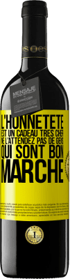 39,95 € Envoi gratuit | Vin rouge Édition RED MBE Réserve L'honnêteté est un cadeau très cher. Ne l'attendez pas de gens qui sont bon marché Étiquette Jaune. Étiquette personnalisable Réserve 12 Mois Récolte 2015 Tempranillo