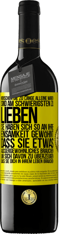 39,95 € Kostenloser Versand | Rotwein RED Ausgabe MBE Reserve Menschen, die zu lange alleine waren, sind am schwierigsten zu lieben. Sie haben sich so an ihre Einsamkeit gewöhnt, dass sie et Gelbes Etikett. Anpassbares Etikett Reserve 12 Monate Ernte 2015 Tempranillo