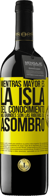 39,95 € Envío gratis | Vino Tinto Edición RED MBE Reserva Mientras mayor es la isla del conocimiento, más grandes son las riberas del asombro Etiqueta Amarilla. Etiqueta personalizable Reserva 12 Meses Cosecha 2015 Tempranillo