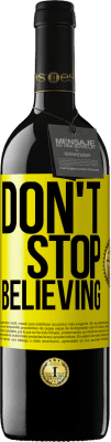 39,95 € Бесплатная доставка | Красное вино Издание RED MBE Бронировать Don't stop believing Желтая этикетка. Настраиваемая этикетка Бронировать 12 Месяцы Урожай 2015 Tempranillo