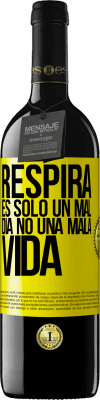 39,95 € Envío gratis | Vino Tinto Edición RED MBE Reserva Respira, es sólo un mal día, no una mala vida Etiqueta Amarilla. Etiqueta personalizable Reserva 12 Meses Cosecha 2014 Tempranillo