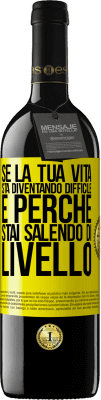 39,95 € Spedizione Gratuita | Vino rosso Edizione RED MBE Riserva Se la tua vita sta diventando difficile, è perché stai salendo di livello Etichetta Gialla. Etichetta personalizzabile Riserva 12 Mesi Raccogliere 2016 Tempranillo
