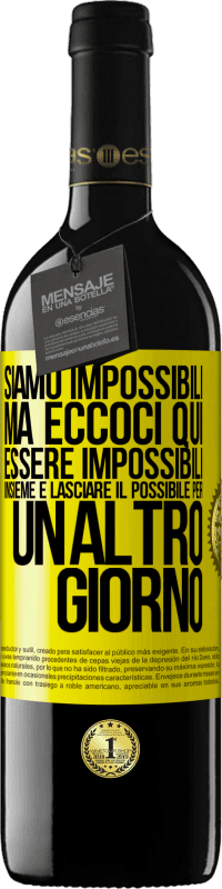 39,95 € Spedizione Gratuita | Vino rosso Edizione RED MBE Riserva Siamo impossibili, ma eccoci qui, essere impossibili insieme e lasciare il possibile per un altro giorno Etichetta Gialla. Etichetta personalizzabile Riserva 12 Mesi Raccogliere 2015 Tempranillo