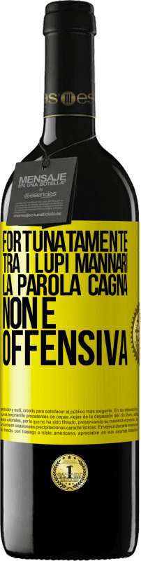 39,95 € Spedizione Gratuita | Vino rosso Edizione RED MBE Riserva Fortunatamente tra i lupi mannari, la parola cagna non è offensiva Etichetta Gialla. Etichetta personalizzabile Riserva 12 Mesi Raccogliere 2015 Tempranillo