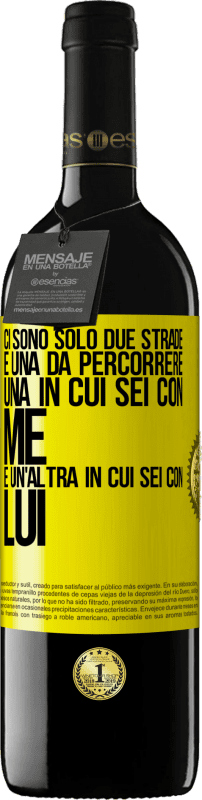 39,95 € Spedizione Gratuita | Vino rosso Edizione RED MBE Riserva Ci sono solo due strade e una da percorrere, una in cui sei con me e un'altra in cui sei con lui Etichetta Gialla. Etichetta personalizzabile Riserva 12 Mesi Raccogliere 2015 Tempranillo