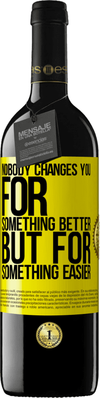 39,95 € 免费送货 | 红酒 RED版 MBE 预订 没有人会改变你的生活，而为了轻松一些 黄色标签. 可自定义的标签 预订 12 个月 收成 2016 Tempranillo