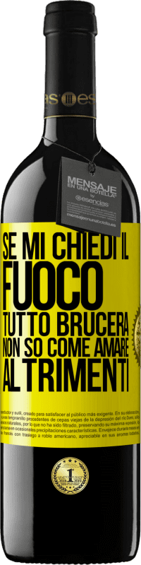 39,95 € Spedizione Gratuita | Vino rosso Edizione RED MBE Riserva Se mi chiedi il fuoco, tutto brucerà. Non so come amare altrimenti Etichetta Gialla. Etichetta personalizzabile Riserva 12 Mesi Raccogliere 2015 Tempranillo