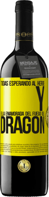 39,95 € Envío gratis | Vino Tinto Edición RED MBE Reserva Todas esperando al héroe y ella enamorada del fuego del dragón Etiqueta Amarilla. Etiqueta personalizable Reserva 12 Meses Cosecha 2014 Tempranillo