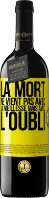 39,95 € Envoi gratuit | Vin rouge Édition RED MBE Réserve La mort ne vient pas avec la vieillesse, mais avec l'oubli Étiquette Jaune. Étiquette personnalisable Réserve 12 Mois Récolte 2015 Tempranillo