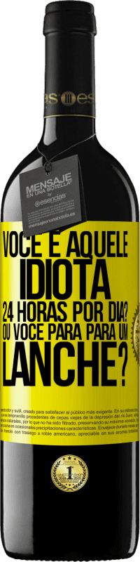 39,95 € Envio grátis | Vinho tinto Edição RED MBE Reserva Você é aquele idiota 24 horas por dia? Ou você para para um lanche? Etiqueta Amarela. Etiqueta personalizável Reserva 12 Meses Colheita 2014 Tempranillo