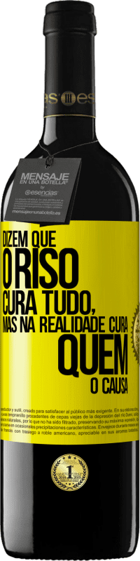 39,95 € Envio grátis | Vinho tinto Edição RED MBE Reserva Dizem que o riso cura tudo, mas na realidade cura quem o causa Etiqueta Amarela. Etiqueta personalizável Reserva 12 Meses Colheita 2015 Tempranillo