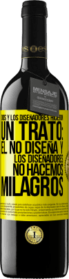 39,95 € Envío gratis | Vino Tinto Edición RED MBE Reserva Dios y los diseñadores hicieron un trato: Él no diseña y los diseñadores no hacemos milagros Etiqueta Amarilla. Etiqueta personalizable Reserva 12 Meses Cosecha 2015 Tempranillo