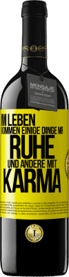 39,95 € Kostenloser Versand | Rotwein RED Ausgabe MBE Reserve Im Leben kommen einige Dinge mir Ruhe und andere mit Karma Gelbes Etikett. Anpassbares Etikett Reserve 12 Monate Ernte 2015 Tempranillo