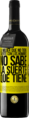 39,95 € Envío gratis | Vino Tinto Edición RED MBE Reserva La mujer que no tiene suerte con los hombres no sabe la suerte que tiene Etiqueta Amarilla. Etiqueta personalizable Reserva 12 Meses Cosecha 2016 Tempranillo
