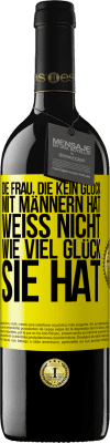 39,95 € Kostenloser Versand | Rotwein RED Ausgabe MBE Reserve Die Frau, die kein Glück mit Männern hat, weiß nicht, wie viel Glück sie hat Gelbes Etikett. Anpassbares Etikett Reserve 12 Monate Ernte 2014 Tempranillo