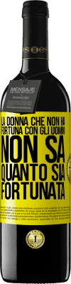 39,95 € Spedizione Gratuita | Vino rosso Edizione RED MBE Riserva La donna che non ha fortuna con gli uomini non sa quanto sia fortunata Etichetta Gialla. Etichetta personalizzabile Riserva 12 Mesi Raccogliere 2015 Tempranillo